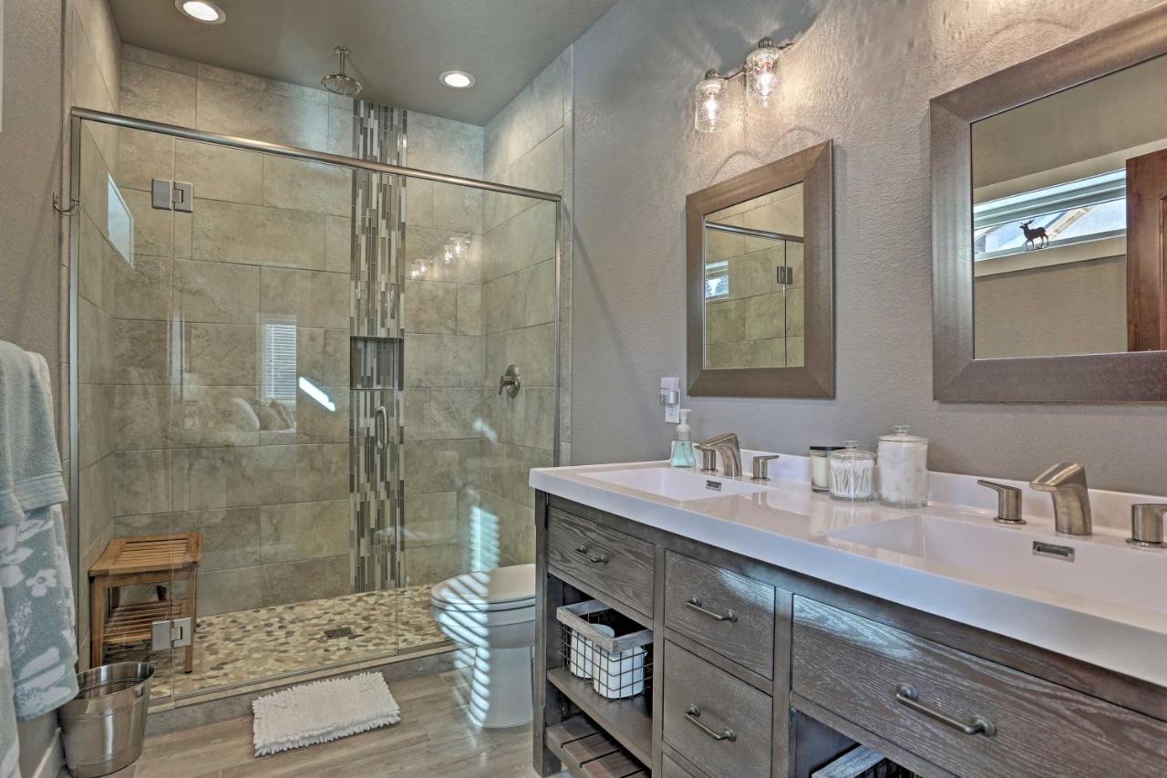 Lead Family Home With Hot Tub, 2 Mi To Deer Mountain Ngoại thất bức ảnh